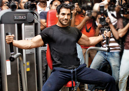 John Abraham to get engaged to his girlfriend in April!